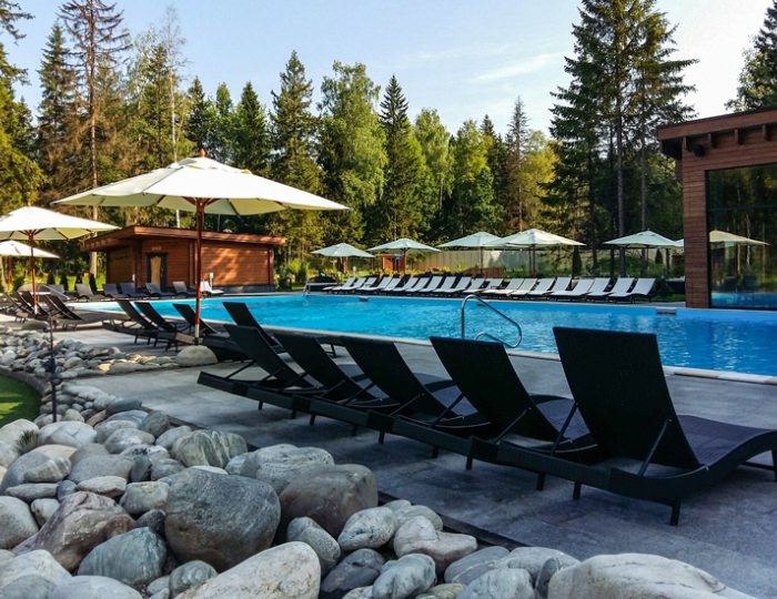 Открытый бассейн - Отель LES Art Resort / Лес Арт Резорт