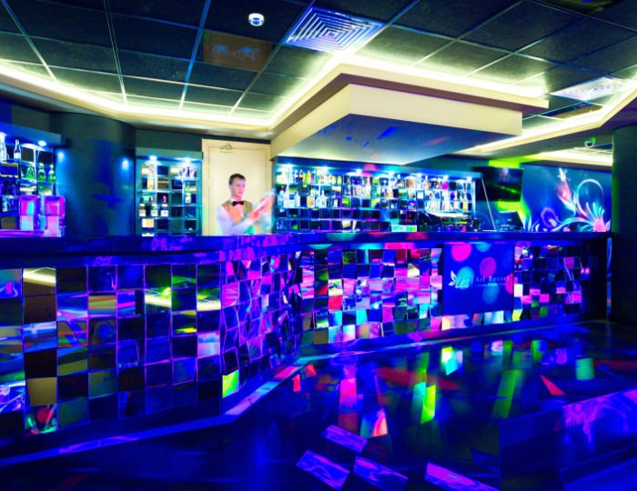 Караоке в ночном клубе - Отель LES Art Resort / Лес Арт Резорт